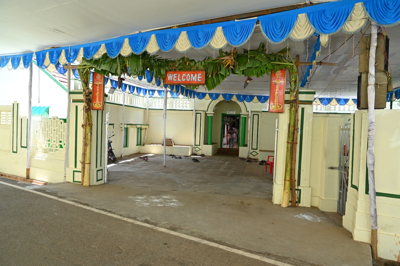 Grand Entrance Decor